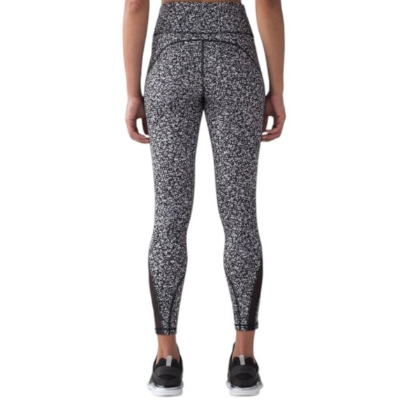 Lululemon Invigorate 7/8 Tight in Daisy Dust Alpine White Black 6 - Picture 2 of 7